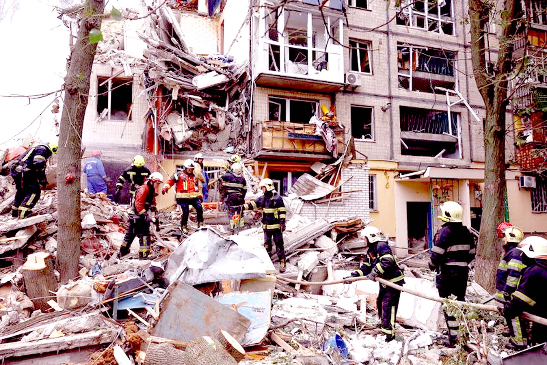 11 killed, 124 injured in Russian attack on Kiev.
